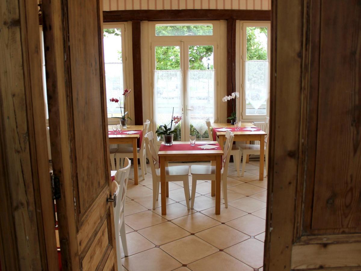 Hotel Les Aubepines Illiers-Combray ภายนอก รูปภาพ