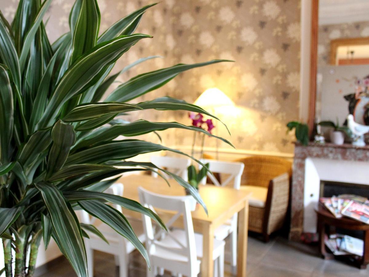 Hotel Les Aubepines Illiers-Combray ภายนอก รูปภาพ