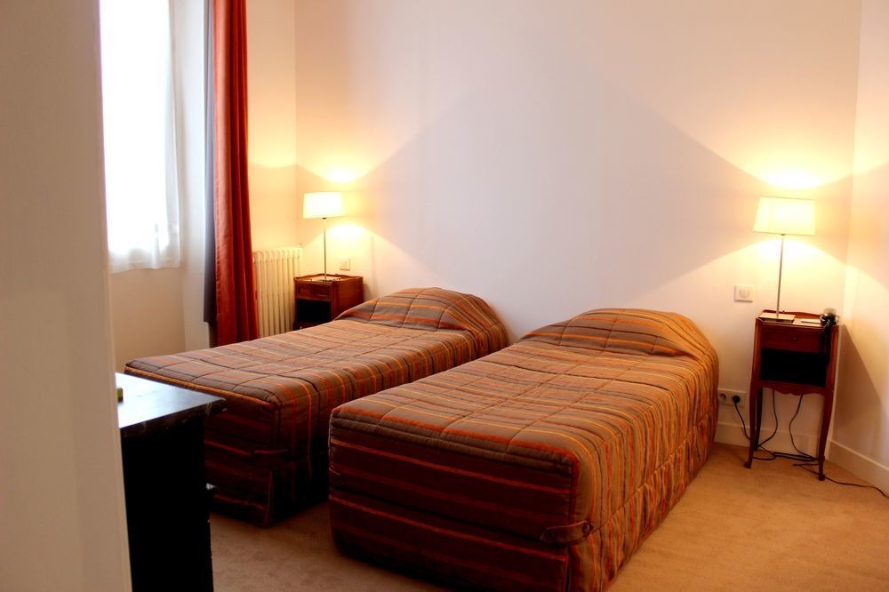 Hotel Les Aubepines Illiers-Combray ภายนอก รูปภาพ