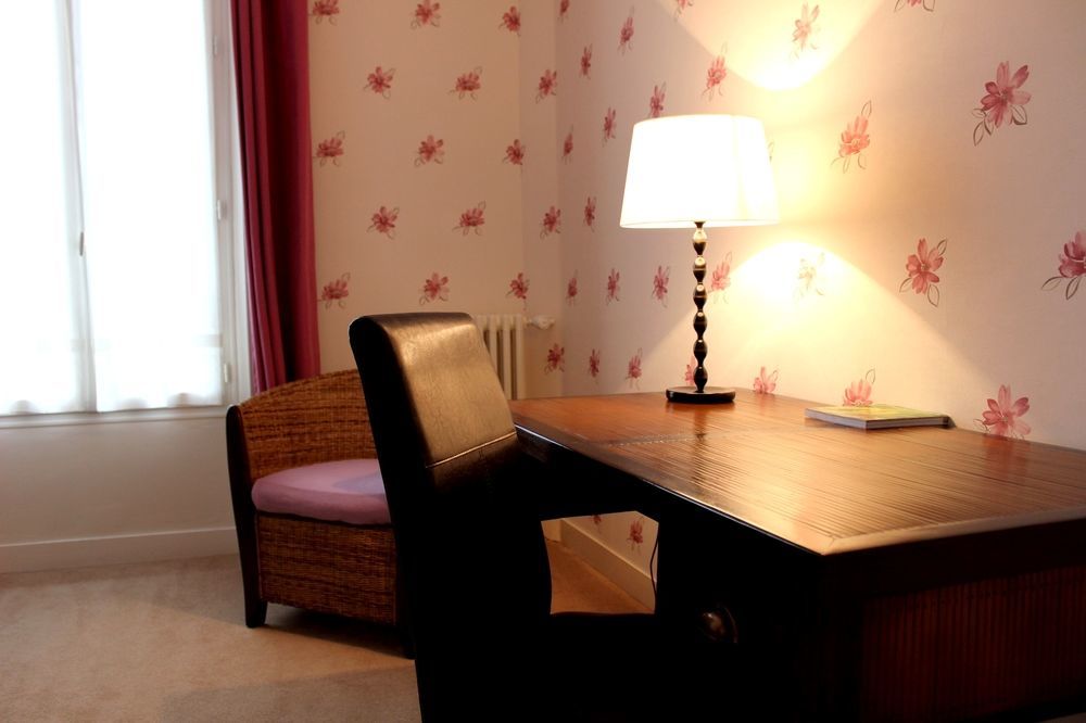 Hotel Les Aubepines Illiers-Combray ภายนอก รูปภาพ